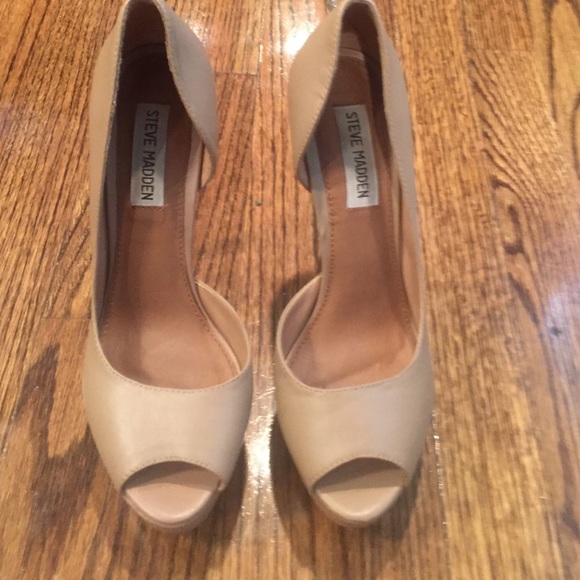 Steve Madden Nude Pump