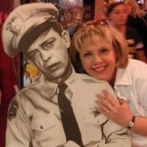 Meet your Posher, Lora