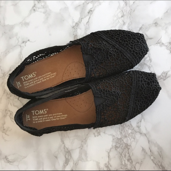 NWOT Toms Moroccan Crochet Black Classics