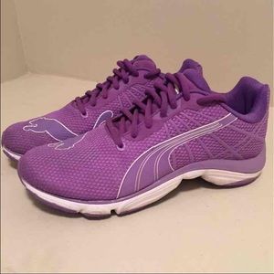 **SOLD**Light purple Pumas
