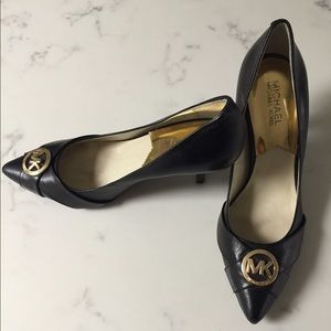 Black leather Michael Kors Caroline pumps