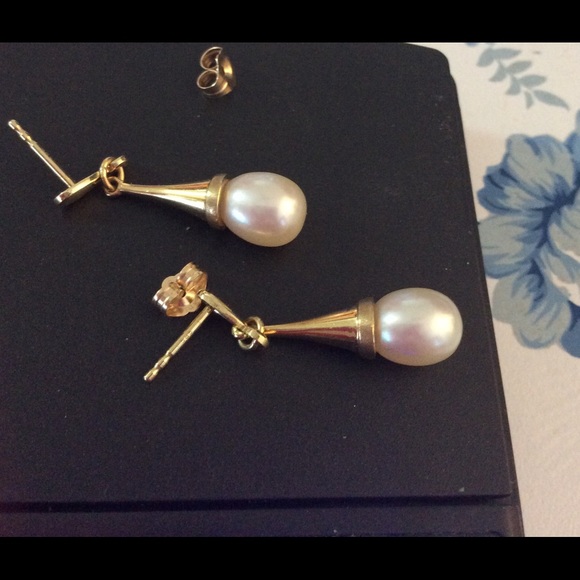 14KT YELLOW GOLD DROP CULTURED PEARL EARRINGS 1.5" - Picture 3 of 4