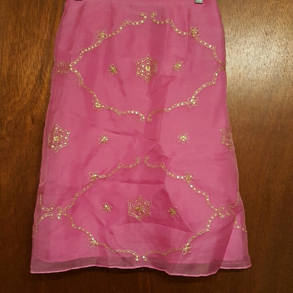 Ann Taylor Dresses & Skirts - Exquisite Ann Taylor skirt.