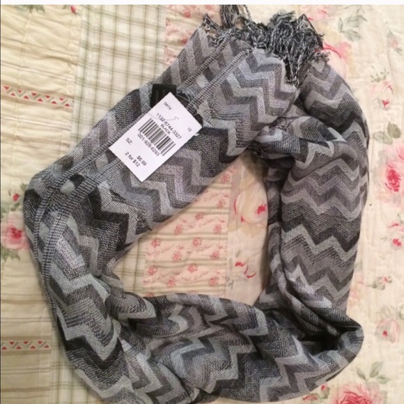 Fashion Bug Accessories - 🌺Really cute grey,white and black scarf🌺