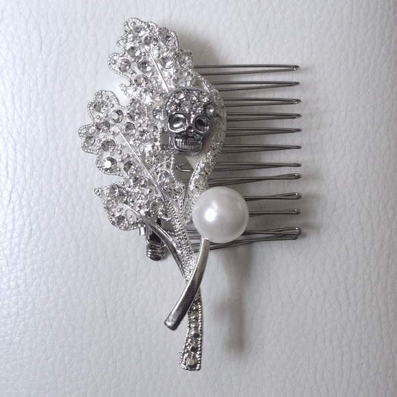 🎉HostPick!🎉 Pretty Rhinestone-Pearl Hair Comb