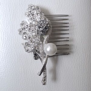 🎉HostPick!🎉 Pretty Rhinestone-Pearl Hair Comb