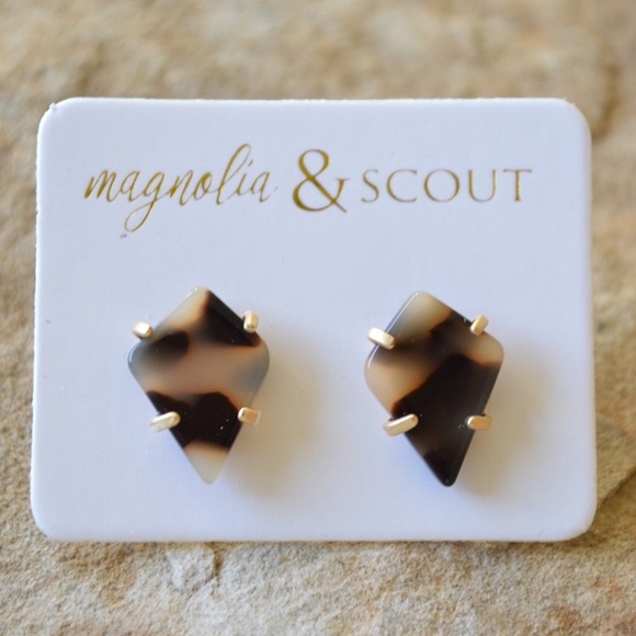 Blonde Tortoise Diamond Shaped Stud Earrings - Picture 1 of 2