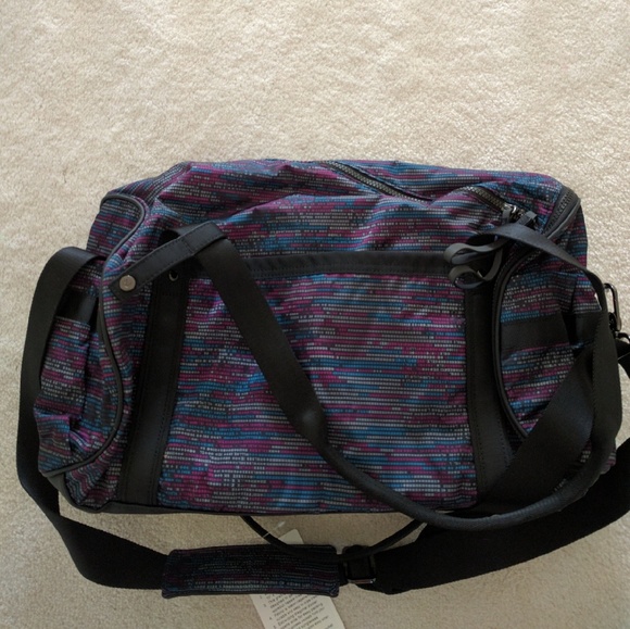 🚫SOLD!! Lululemon Run Ways Seawheeze 2016 Duffel - Picture 2 of 3