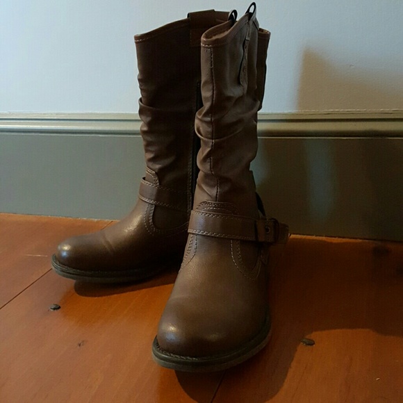 NWOT Faux Fur Lined Flat Boot