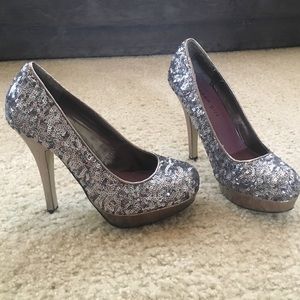 Sequenced high heels