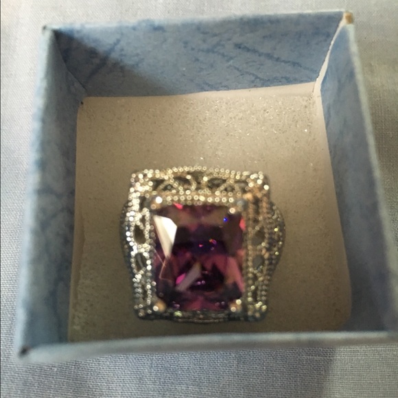 NEW Gorgeous Silver Amethyst Ring - Picture 3 of 3