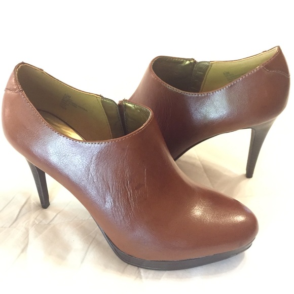 Cognac ankle booties