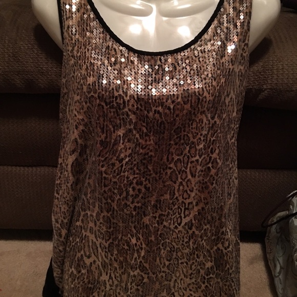 Gorgeous Tank! Great for the upcoming holidays!