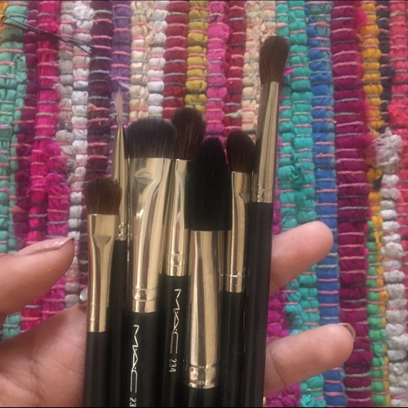 Makeup brushes