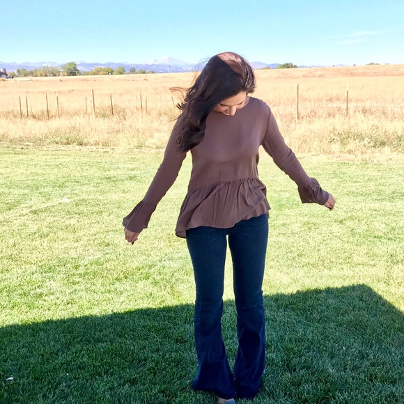 🍀 Isabella Shirt with bell cuff and peplum detail - Picture 2 of 4