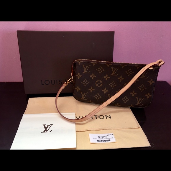 Louis Vuitton Pochette NM