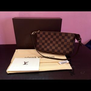 ♈️: $400 Louis Vuitton Pochette NM