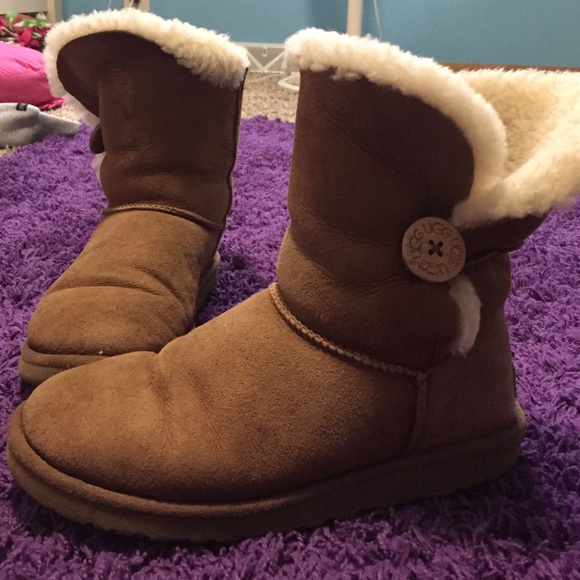 Uggs Bailey button chestnut