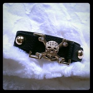 Express cuff bracelet skull & crossbones