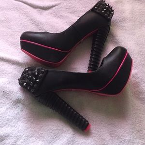Qupid Luxe Size 10 Studded Heel NWOT