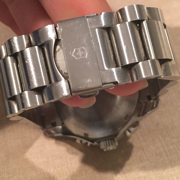 Silver Victorinox Swiss watch. - Picture 3 of 4