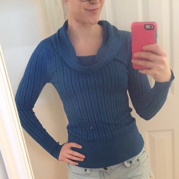 Blue Sweater - Picture 4 of 4