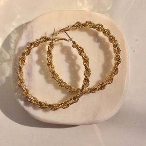 ✨fashionable golden hoop earrings✨