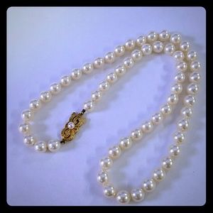 750 Mikimoto Pearl Necklace 18 1/4"