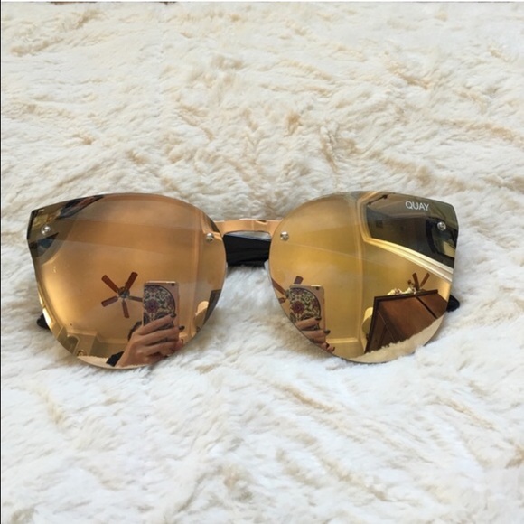 Quay Australia Higher Love Glasses NWOT