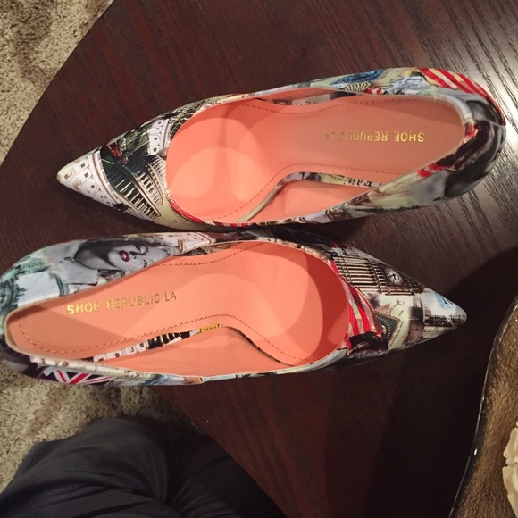 Iconic Pumps - Picture 3 of 4