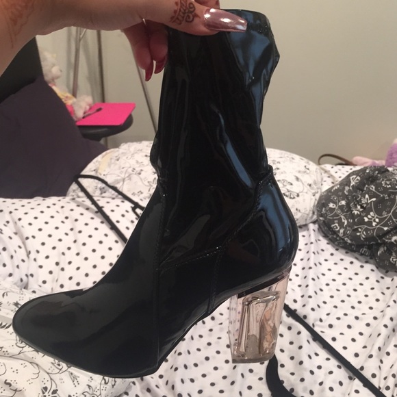 Shiny black booties with clear heel - Picture 3 of 4