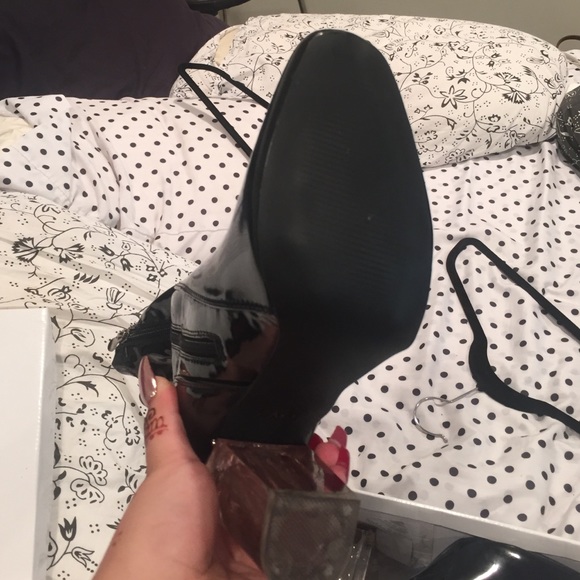 Shiny black booties with clear heel - Picture 4 of 4