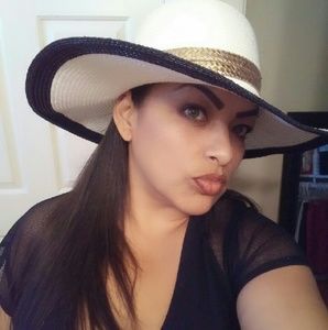 Meet your Posher, Esmeralda