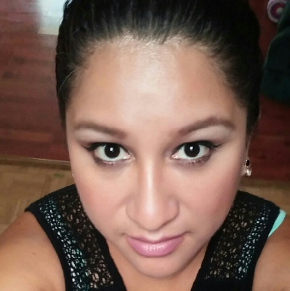 💕Meet your posher lisa💕 - Picture 3 of 4