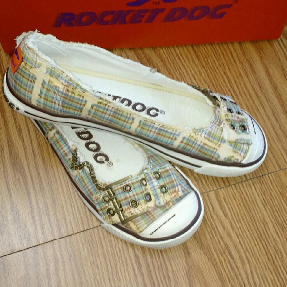 Rocket dog slip on flats