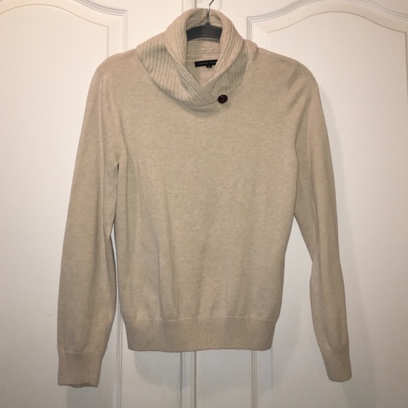 Tan turtle kneck sweater - Picture 1 of 3