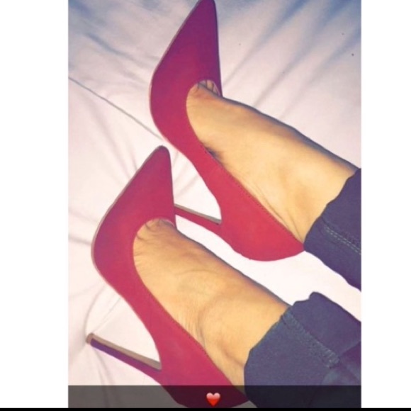 Faux suede Burgundy Pumps