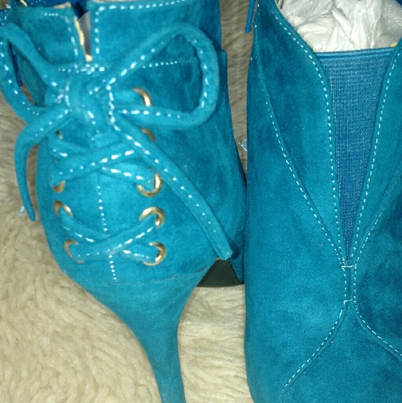 Platform heel booties - Picture 2 of 3