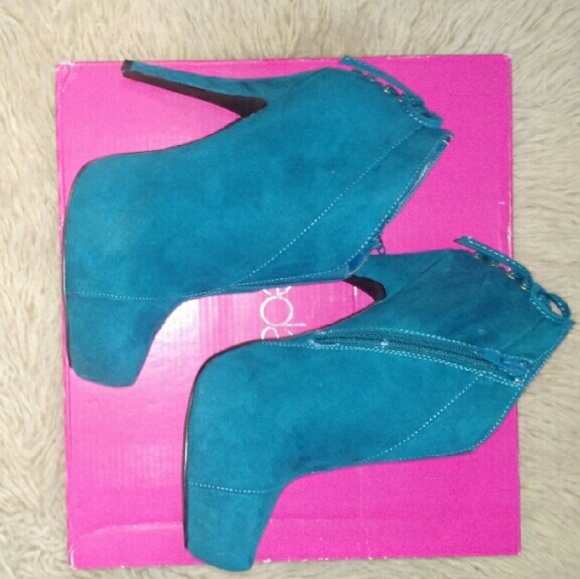 Platform heel booties - Picture 3 of 3