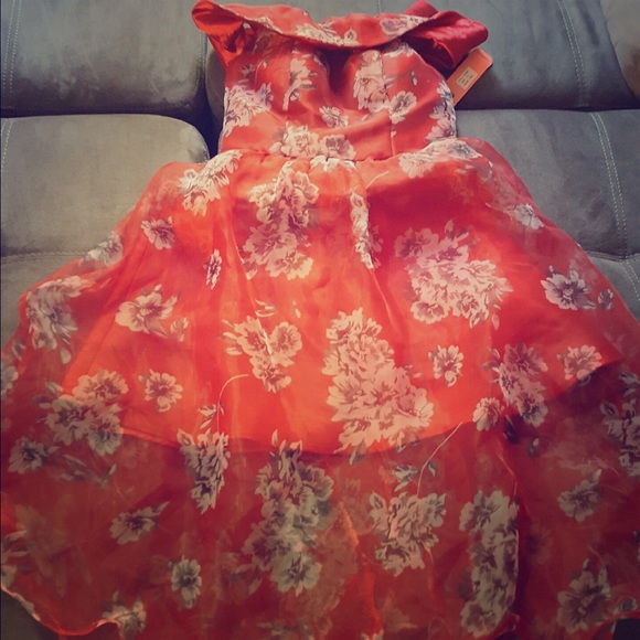 Chi chi London dress. Size 4. New with tags