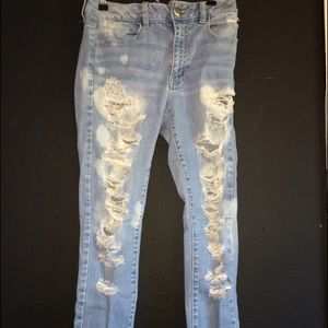 Distressed skinny jeans
