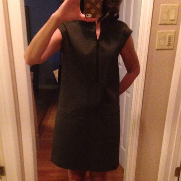 Sleeveless funnel neck dress - Picture 4 of 6