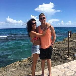 Meet your Posher, Max