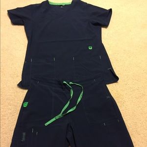 Carhartt Cross Flex V-Neck Scrub Set, Size Medium