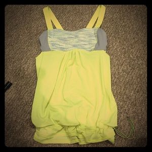 Lululemon top with built in bra sz 6