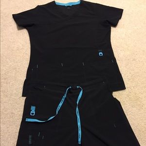 Carhartt Cross Flex V-Neck Scrub Set, Size Medium