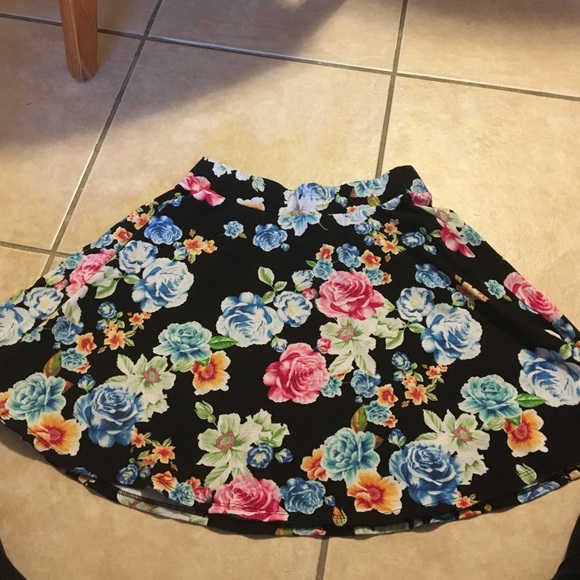 Beautiful flower print skirt and matching top!