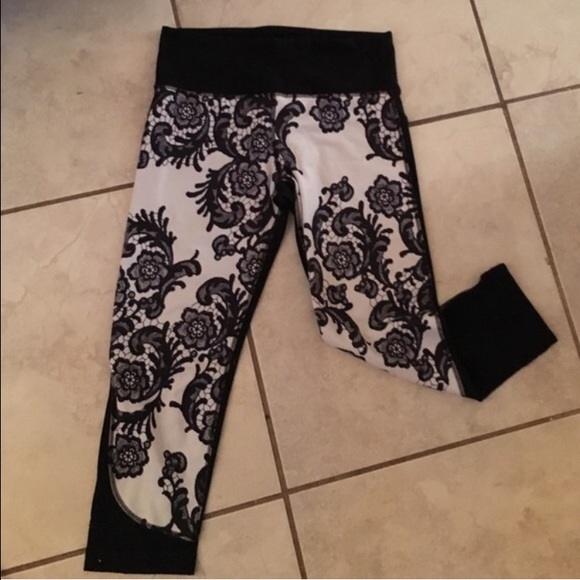 Lululemon printed capris