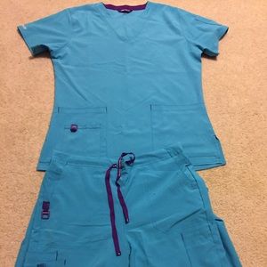 Carhartt Cross Flex V-Neck Scrub Set, Size Medium