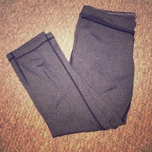 Lululemon grey crops sz 8